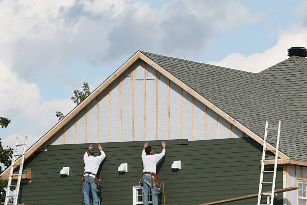Professional Siding technician working in Bridgeville, PA
